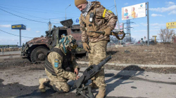 Ushtarët ukrainas po trajnohen në Britani për përdorim të armëve të reja