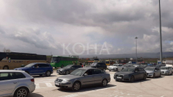 Kolonë e gjatë në Merdar për të dalë nga Kosova