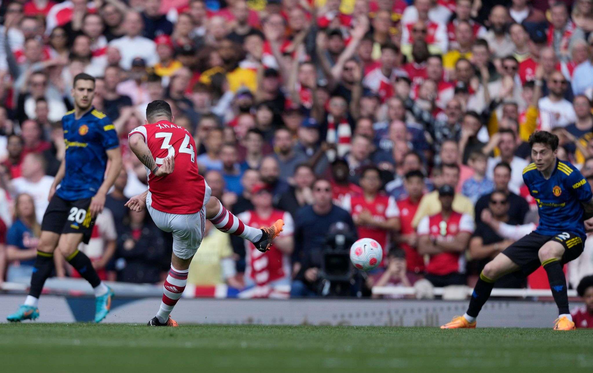 Xhaka shënon në fitoren e Arsenalit ndaj Unitedit 