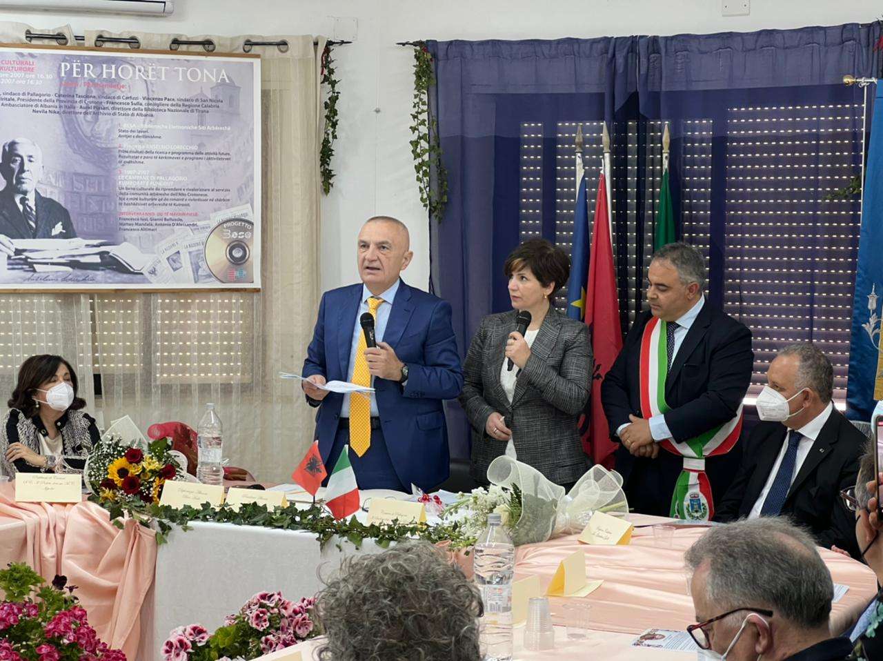 Presidenti Meta zotohet për përkrahje të trashëgimisë arbëreshe në UNESCO