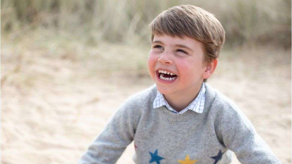 Princi Louis mbush 4 vjet, publikohen fotografi të tij nga një plazh