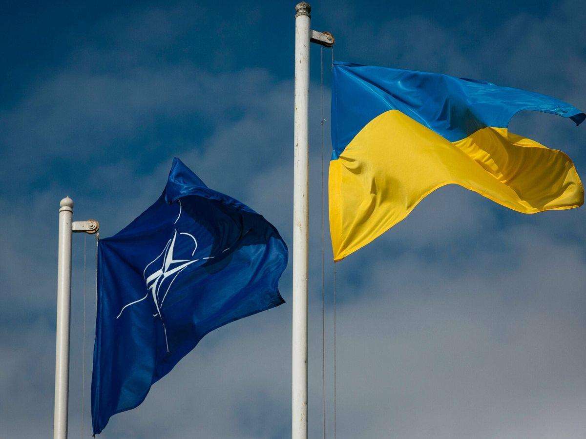 Ukraina po pret ftesë për samitin e NATO-s