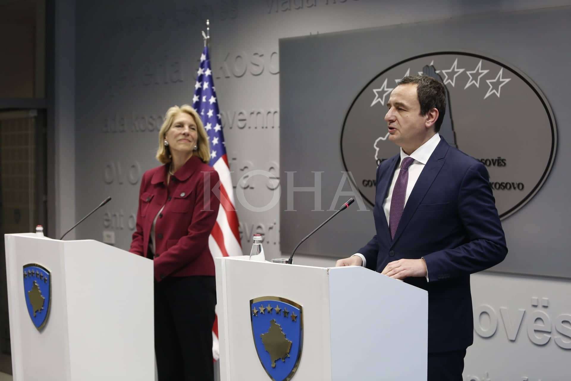 Kurti në konferencë për media me ndihmësekretaren amerikane për Byronë e Çështjeve Evropiane dhe Euroaziatike, Karin Donfried