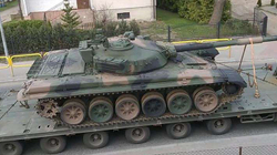 Polonia i dërgon tanke Ukrainës
