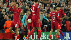 Liverpooli dominon, por mbyll pjesën e parë pa shënuar gol