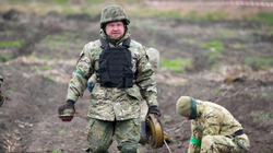 SHBA-ja u thotë aleatëve të “lëvizin tokën dhe qiellin” për t’i siguruar armë Ukrainës
