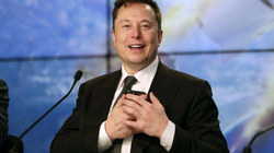 Ukraina pranon panele diellore nga Elon Musku