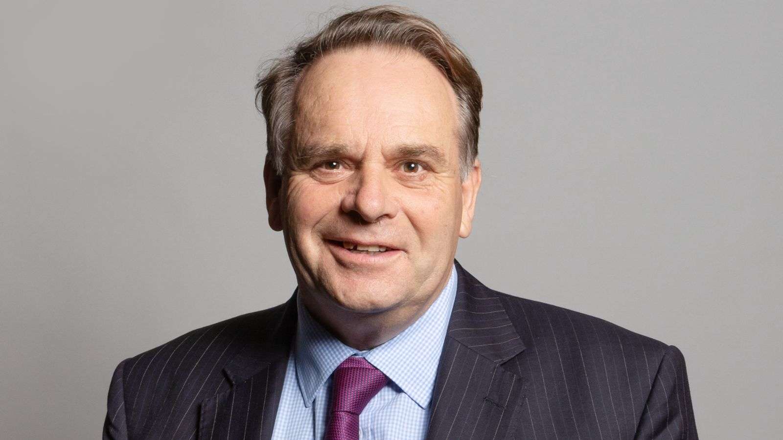 Pezullohet deputeti britanik që dyshohet se shikoi filma pornografikë në Parlament