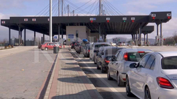 Deri në 1 orë e gjysmë pritje për dalje nga Merdari