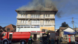 Një shtëpi në Bardhosh përfshihet nga zjarri