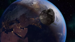 Asteroidi sa dy fusha futbolli kalon kah Toka sot