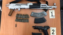 Arrestohen tre persona në Malishevë, policia gjeti një AK-47 dhe dy pistoleta