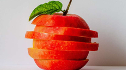 Hani mollë me gjalpë kikiriku për ruajtjen e niveleve të glukozës