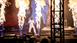 Skepta e këngëtarët vendorë me spektakël në mbrëmjen e muzikës rep