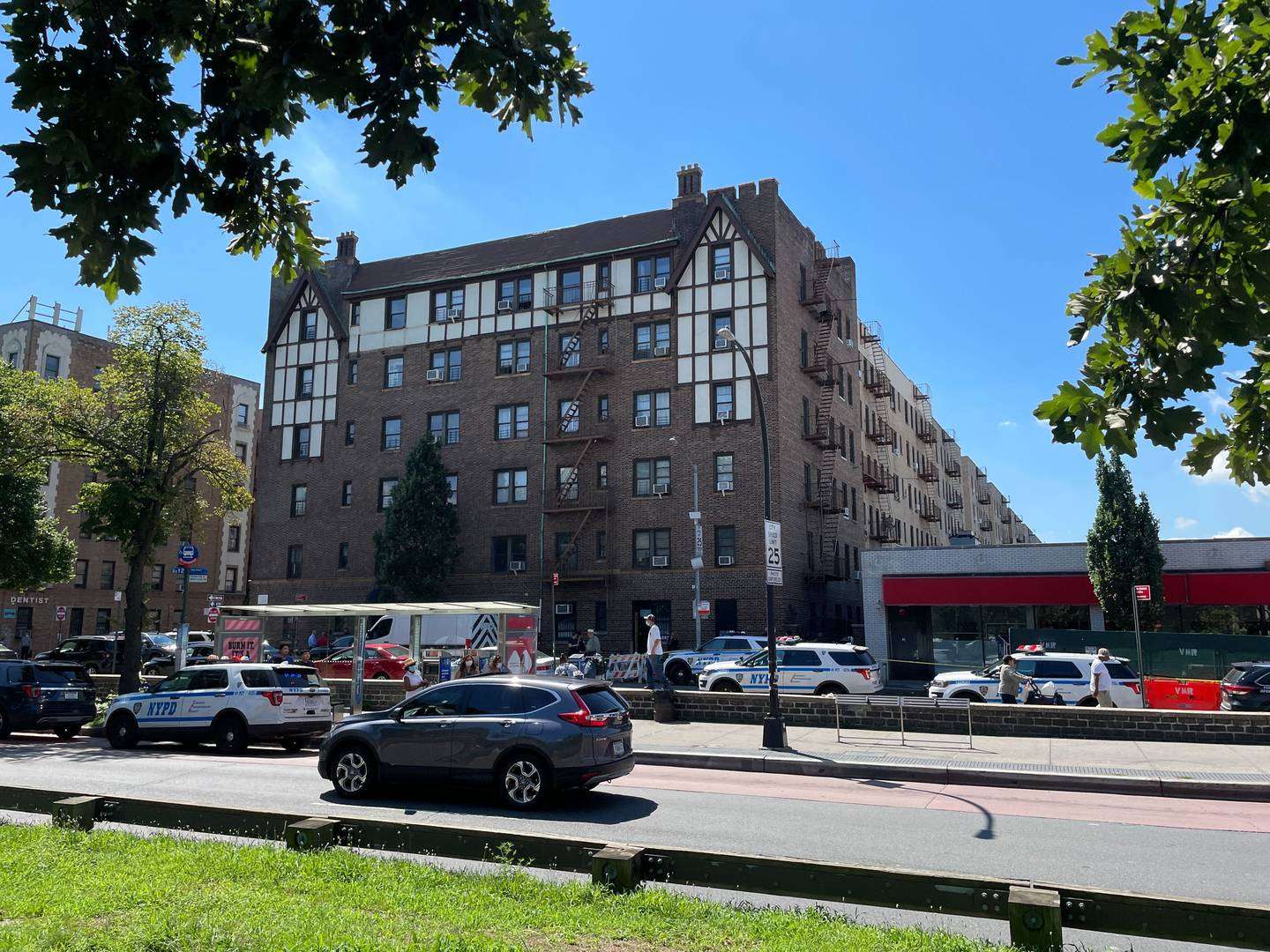 Shqiptari në New York dyshohet se hodhi gruan nga ballkoni, më pas kreu vetëvrasje