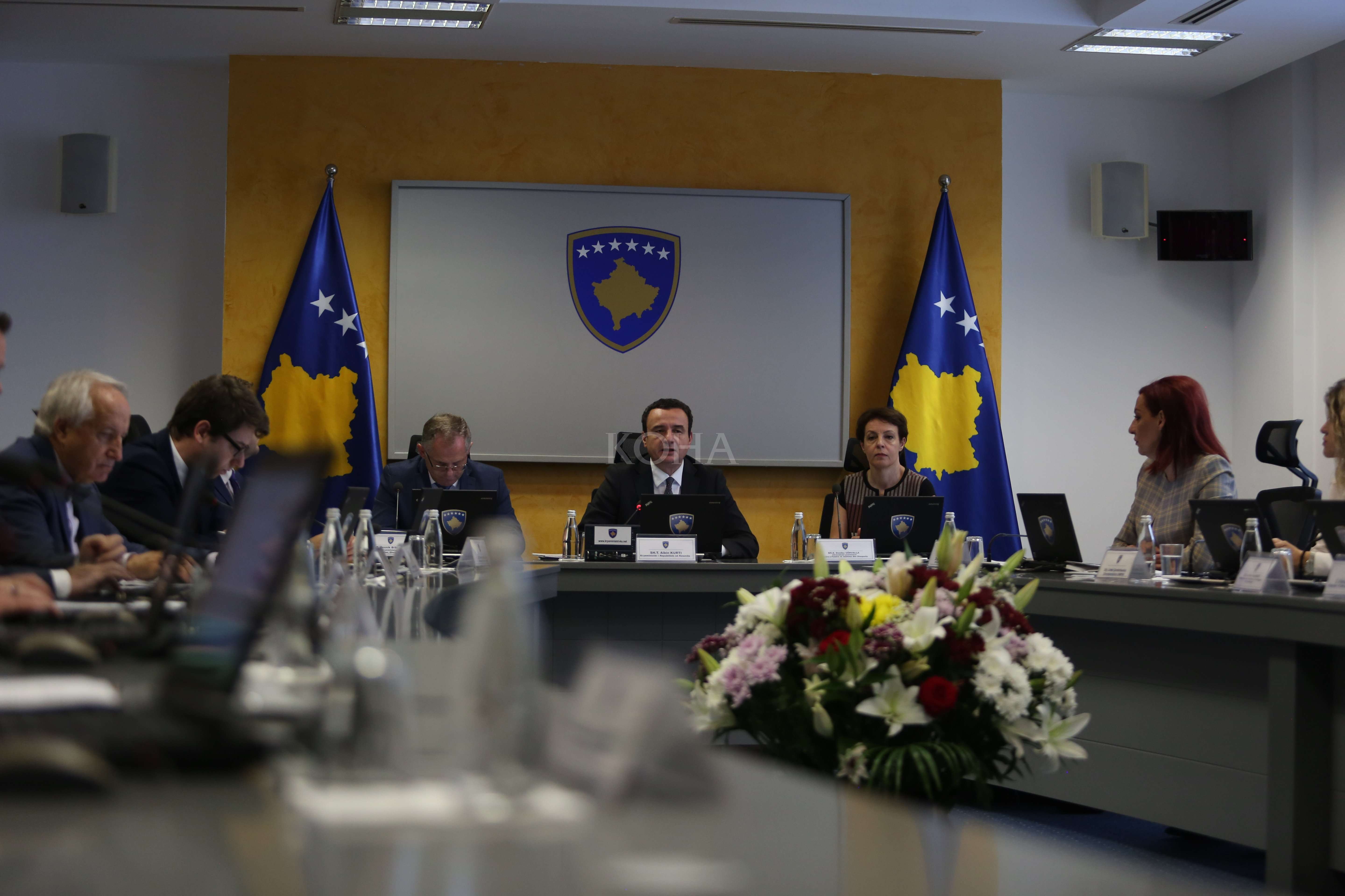 Ndahen edhe 100 mijë euro për mbështetjen e të punësuarve në sektorin publik