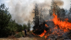 Shqipëria i lufton zjarret me pajisje 50 vjet të vjetra
