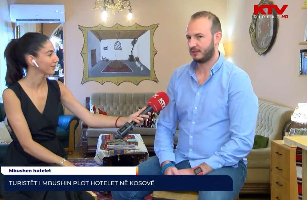 Turistët mbushin plot hotelet në Kosovë 