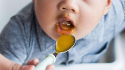 Ushqimet për foshnja të përgatitura në shtëpi përmbajnë metale sikur ato të gatshme, thotë studimi