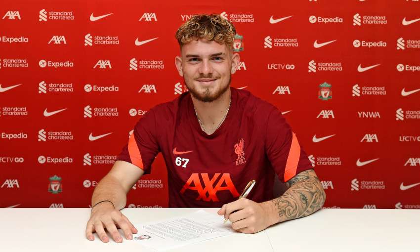 Elliott firmos kontratë të re me Liverpoolin