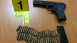 Dy të miturve në Suharekë u gjendet pistoleta dhe 20 fishekë