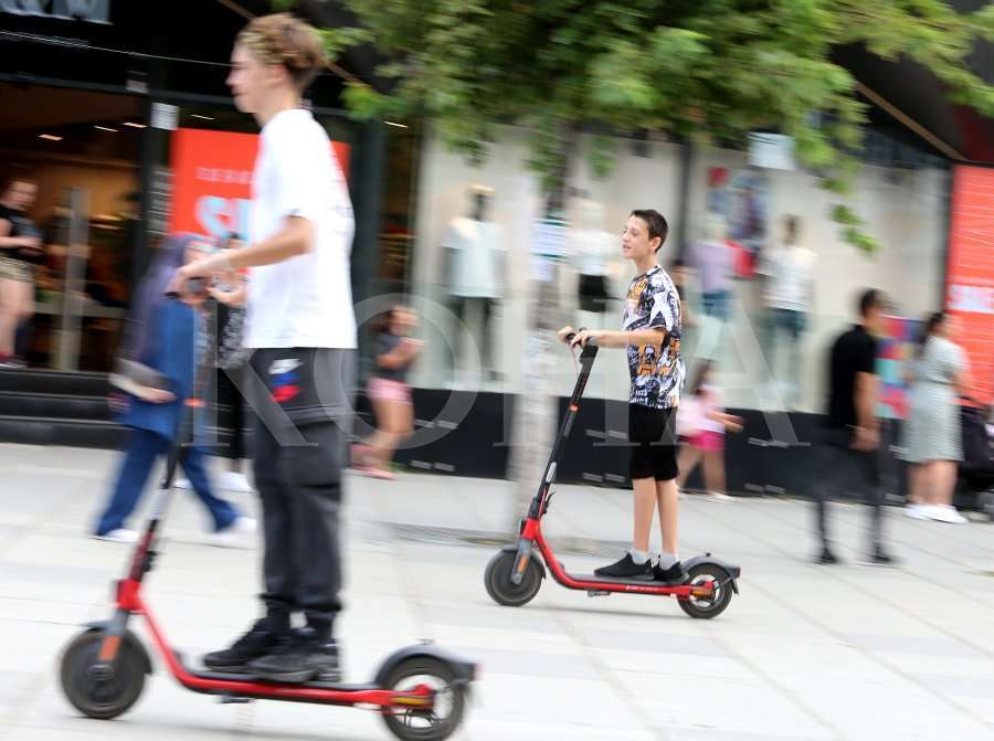 Ndalohet qarkullimi i trotineteve elektrike në sheshet e Prishtinës