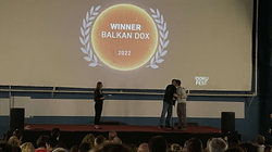 “DokuFest” shpërblen filmat që shpërfaqin fuqinë për mbijetesë