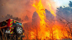 Zjarrfikësit spanjollë luftojnë me zjarrin që ka përfshirë 10 mijë hektarë