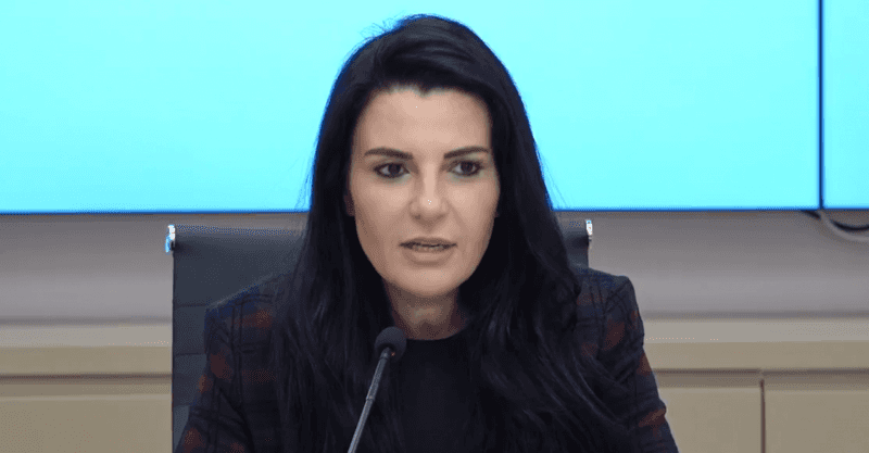 Ministrja Balluku thirrje qytetarëve: Shmangni ndriçimin e panevojshëm kur nuk jeni në shtëpi
