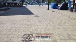 Në veri shfaqet grafit me një porosi për serbët