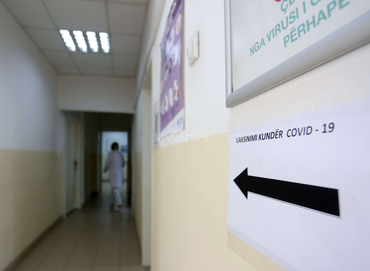 Qendra e vaksinimit per COVID-19 ne QKMF Prishtine