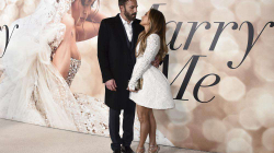 Ben Affleckut i sëmuret nëna pak para dasmës me Jennifer Lopezin