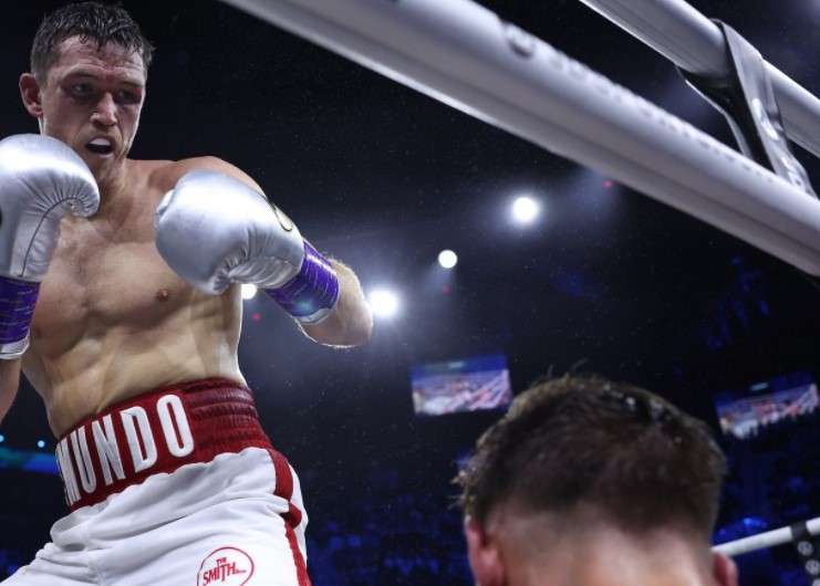 Smith nokauton francezin Bauderlique në meçin eliminator për titull bote
