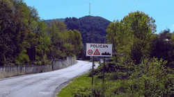 Shqipëri, ndalohen katër çekë pranë uzinës së Poliçanit