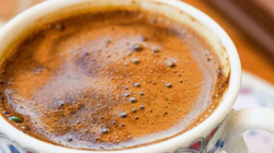Çfarë ndodh me mëlçinë nëse pini dy filxhanë kafe në ditë