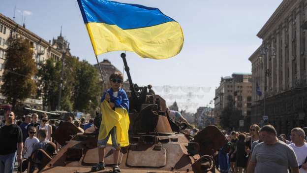 Dita e Pavarësisë në Ukrainë shënohet në heshtje, mes frikës për sulme nga Rusia