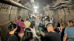 Dhjetëra njerëz mbesin të bllokuar në tunel mes Francës dhe Britanisë