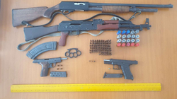 Të shtëna me armë në një aheng në Malishevë, policia gjen katër armë zjarri