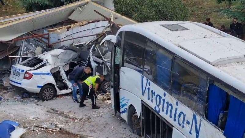 Vriten dy policë bullgarë në përpjekje për ta ndaluar një autobus me emigrantë