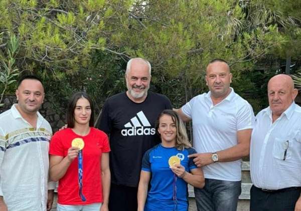 Nora Gjakova e Distria Krasniqi me gradën kolonel në Ushtrinë e Shqipërisë