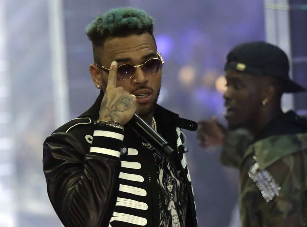 Chris Brown ankohet se s’po ftohet të performojë në ngjarje muzikore