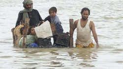 Rriten nivelet e lumenjve nga shirat në Pakistan, mijëra njerëzve u kërkohet të evakuohen