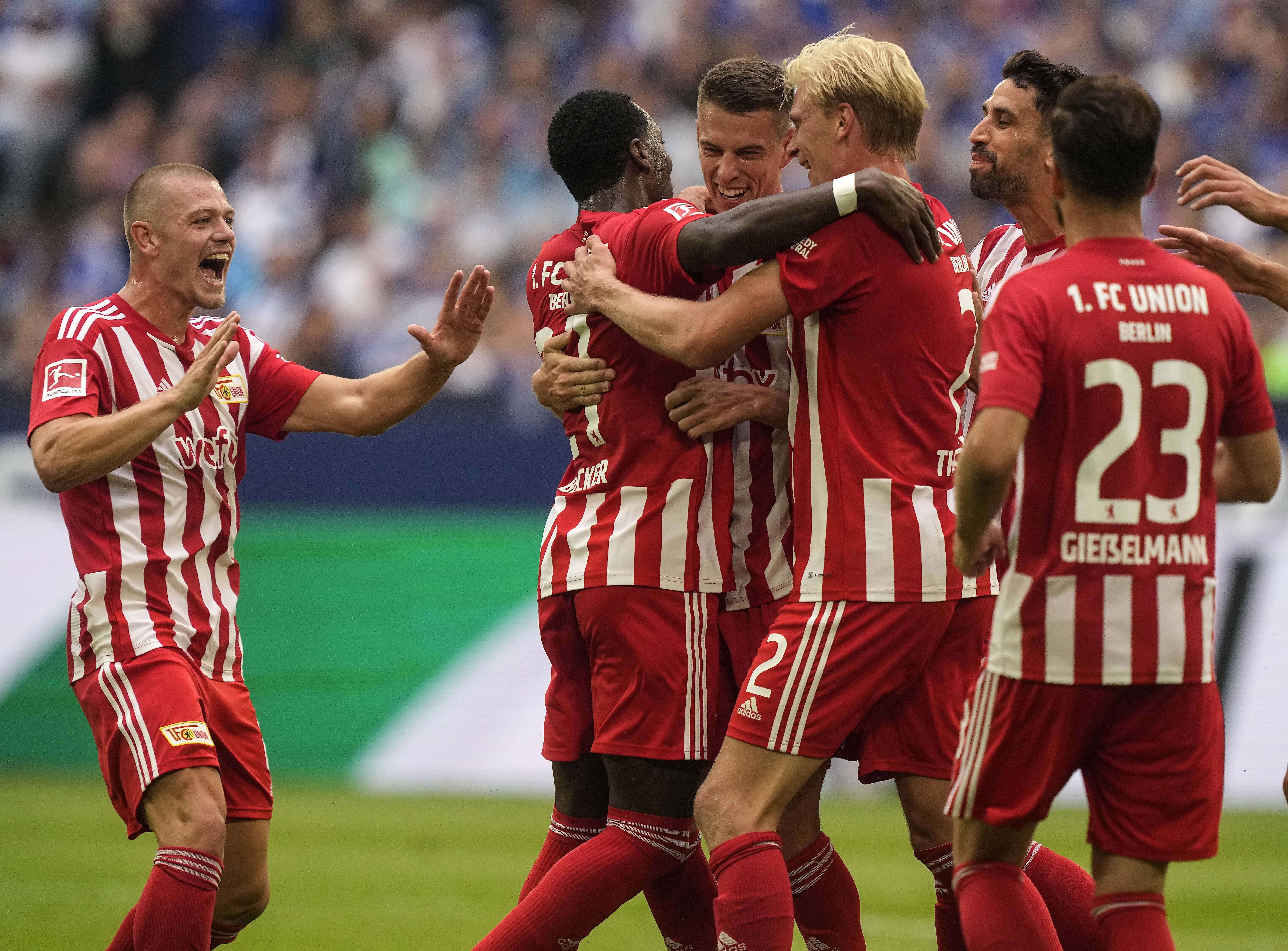 Union Berlini shënon fitore të thellë, ngrihet në krye të Bundesligës