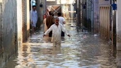 Një e treta e Pakistanit është përmbytur plotësisht, thonë autoritetet