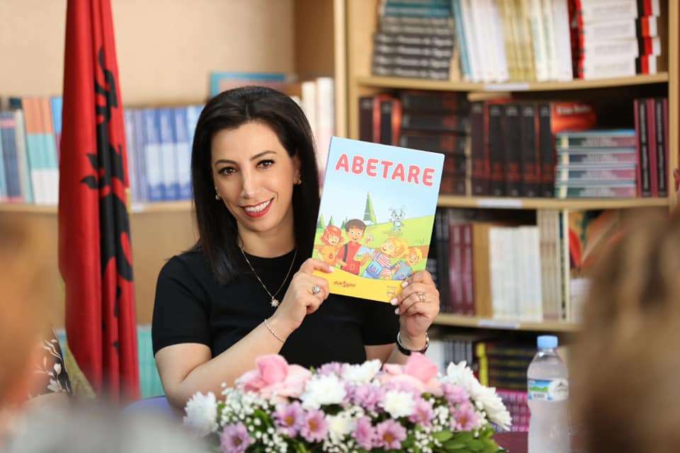 Shqipëria promovon abetaren e përbashkët, Kosova në grevë