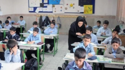 Irani rishikon mbi 200 tekste shkollore pas urdhrave të liderit suprem