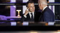 Macron takohet me Bidenin: Ju do ta zgjidhni problemin tuaj, por do ta bëni timin më të madh