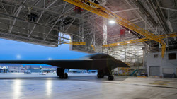 SHBA-ja prezanton bombarduesin e ri bërthamor B-21 Raider”
