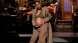 Keke Palmer e zbulon shtatzëninë në emisionin “SNL”