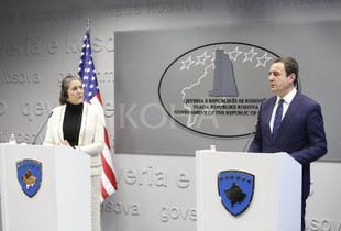 Albin Kurti me ndihmes administratoren e USAID, Erin McKee